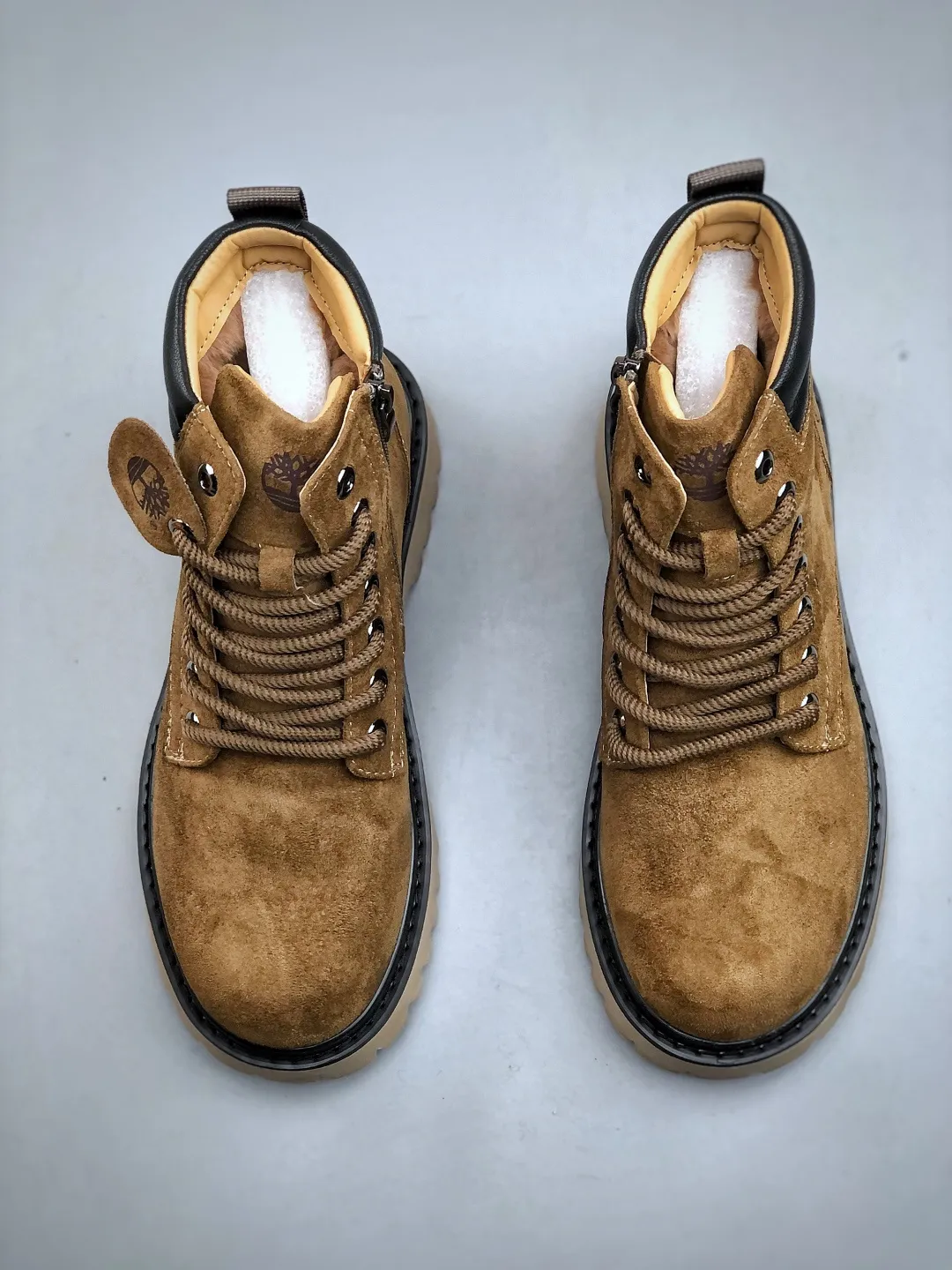 Local 💰640 supports store opening new goods 🚀 #Timberland Timberland/Timberland new autumn and winter products essential outdoor leisure rhubarb boots series for autumn and winter #Guangdong Dachang quality original box original packaging fashion trend matching fabrics made of Italian 🇮🇹 top matte fine-grained cowhide lightweight outsole with anti-odor and anti-corrosion genuine leather latex insoles from outsole to hardware are made from OEM raw materials Same as the original Goodyear's never-opening glue process. Good products don't kill pigs. The quality of the first order is strictly controlled. Exclusively released on the entire network. The quality is beyond doubt. The full set of official website unified packaging gives you a perfect wearing experience. The quality is exquisite and durable. A must-have for sportsmen. Specializes in not looking handsome. High-quality feet feel first-class. This winter, it is specially used for outdoor cold protection. Daily casual matching. Size: 38-44 (leather shoe size)